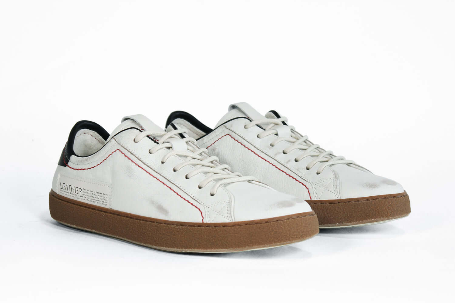 Men's ORIGINAL LC06 Low-top in Retro White Leather, showcasing a sleek design with a retro feel.
