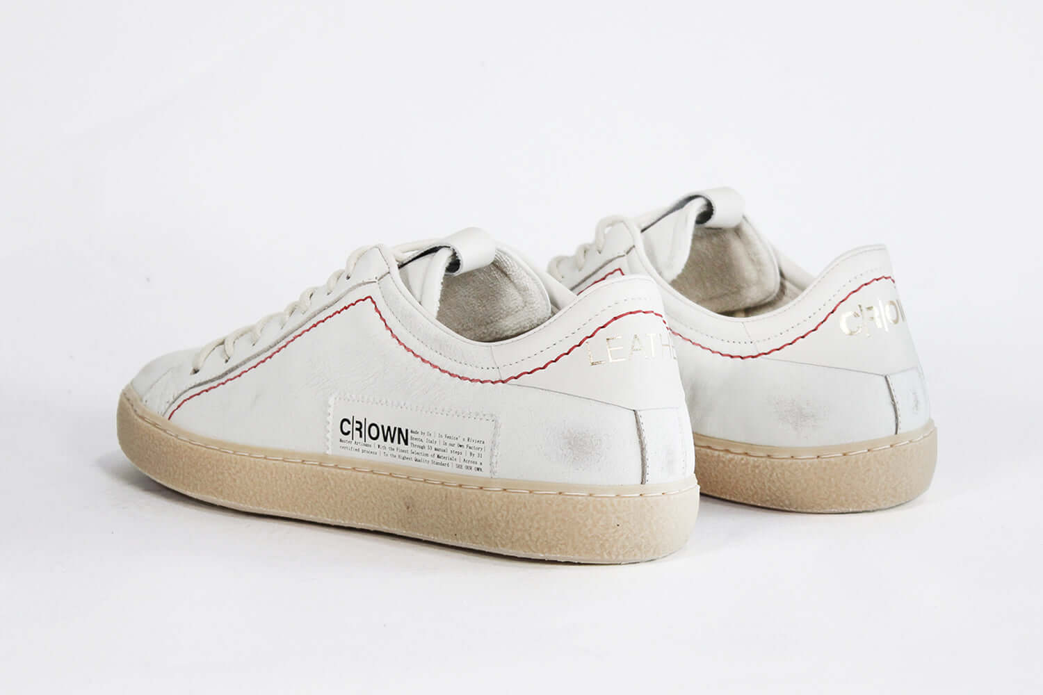 Women's ORIGINAL LC06 Low-top in Retro White Leather offers a retro inspired design as shown from the back view.
