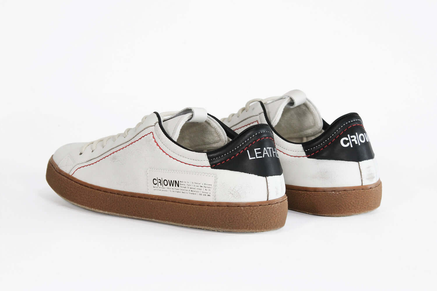 Men's ORIGINAL LC06 Low-top in Retro White Leather offers a retro inspired design as shown from the back view.