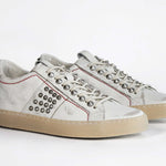 Women's ORIGINAL STUDLIGHT Low-top White Leather & Studs has a casual retro vibe combined with a Italian craftsmanship.