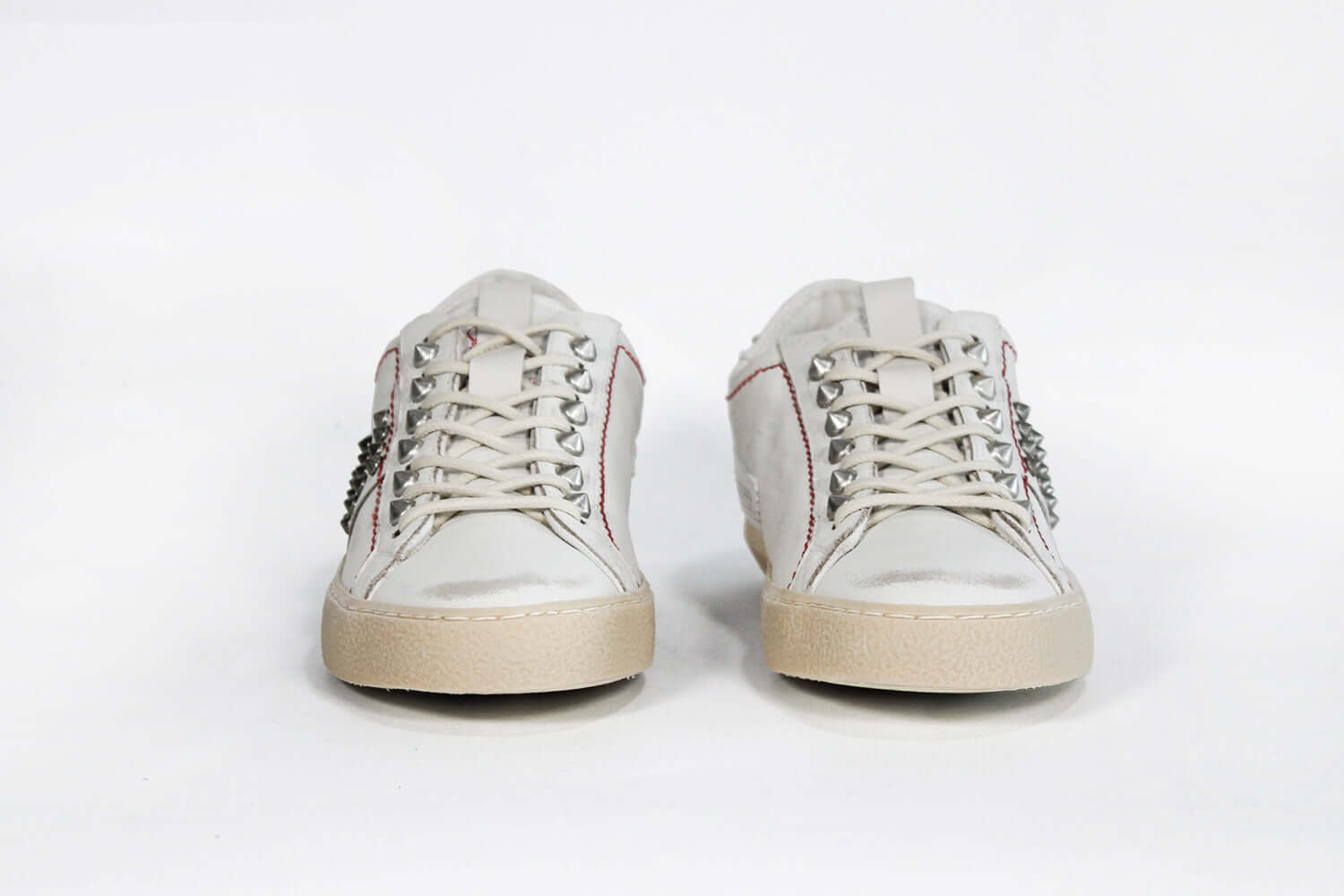Women's ORIGINAL STUDLIGHT Low-top White Leather & Studs is a blend of contemporary style and Italian craft.